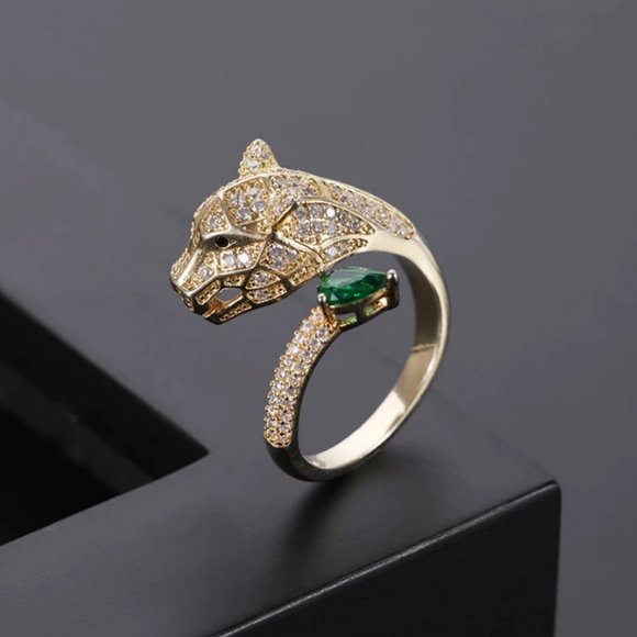 Jewelry - Diamond CZ & Emerald Leopard Ring 157